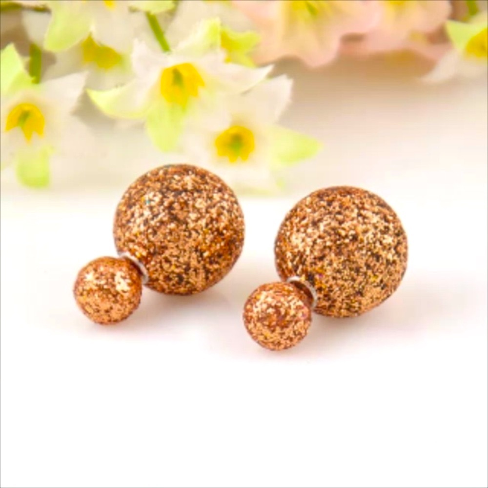 Double side glittery earrings in gold